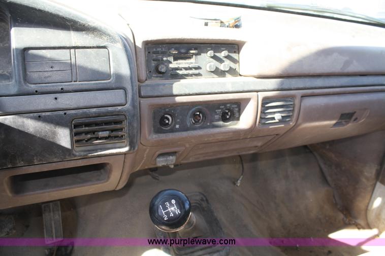 image for item A6551 1993 Ford F250 XL pickup truck