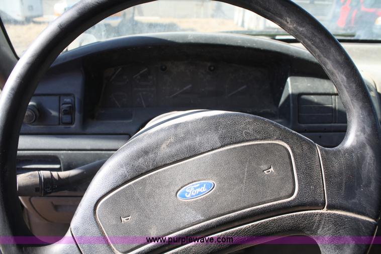 image for item A6551 1993 Ford F250 XL pickup truck