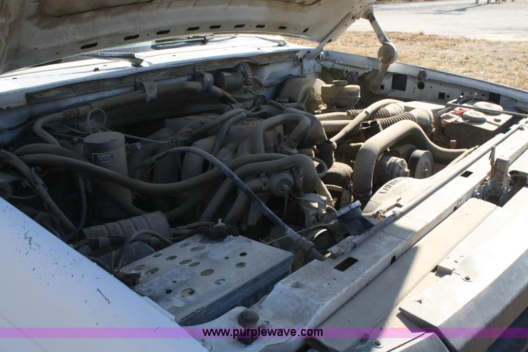 image for item A6551 1993 Ford F250 XL pickup truck