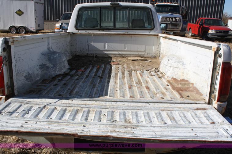 image for item A6551 1993 Ford F250 XL pickup truck
