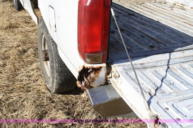 image for item A6551 1993 Ford F250 XL pickup truck