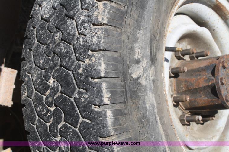 image for item A6551 1993 Ford F250 XL pickup truck