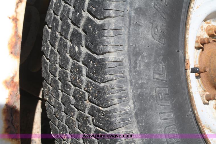 image for item A6551 1993 Ford F250 XL pickup truck