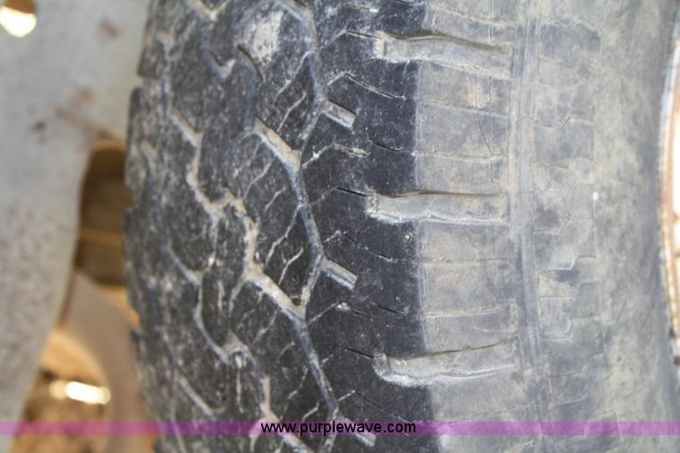 image for item A6551 1993 Ford F250 XL pickup truck