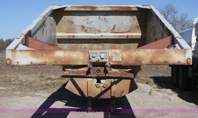 image for item A6553 1990 R-way 4021TA belly dump trailer