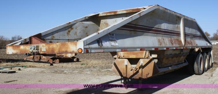 image for item A6553 1990 R-way 4021TA belly dump trailer