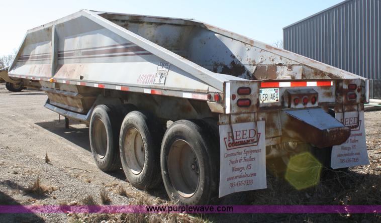 image for item A6553 1990 R-way 4021TA belly dump trailer
