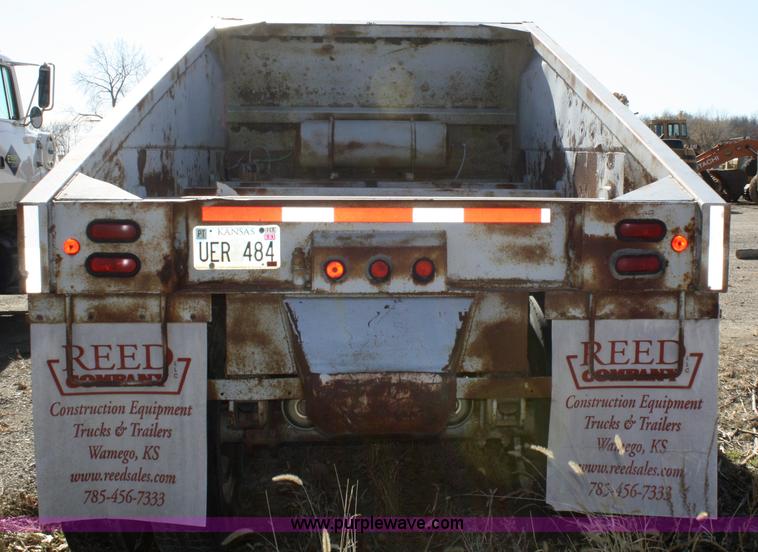image for item A6553 1990 R-way 4021TA belly dump trailer