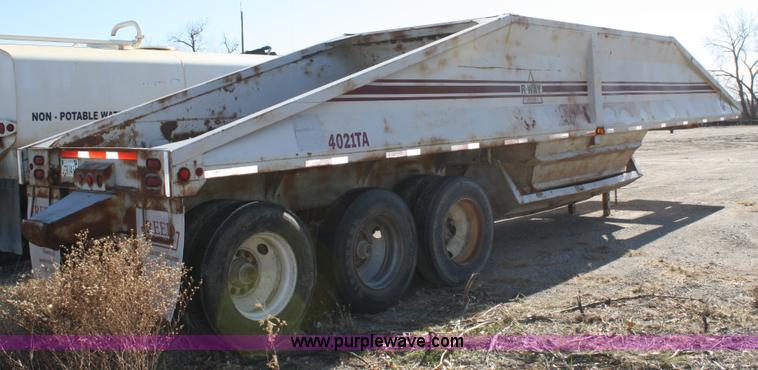 image for item A6553 1990 R-way 4021TA belly dump trailer
