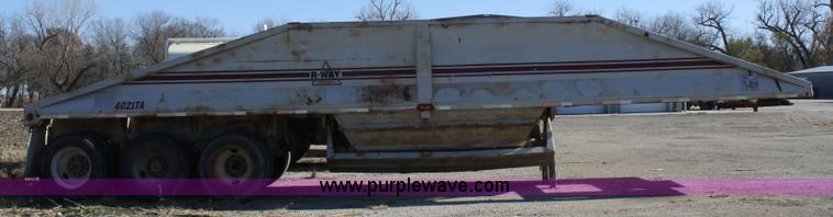 image for item A6553 1990 R-way 4021TA belly dump trailer