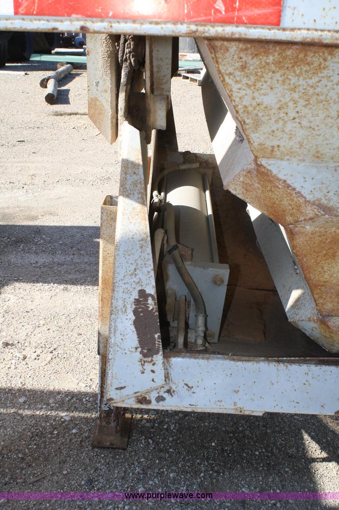 image for item A6553 1990 R-way 4021TA belly dump trailer