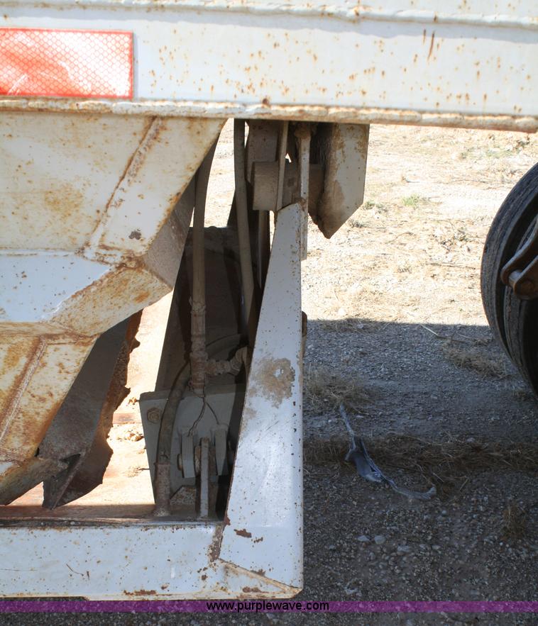 image for item A6553 1990 R-way 4021TA belly dump trailer