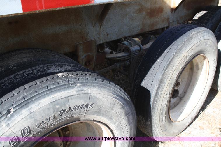 image for item A6553 1990 R-way 4021TA belly dump trailer