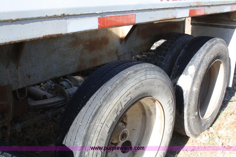 image for item A6553 1990 R-way 4021TA belly dump trailer