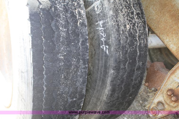 image for item A6553 1990 R-way 4021TA belly dump trailer