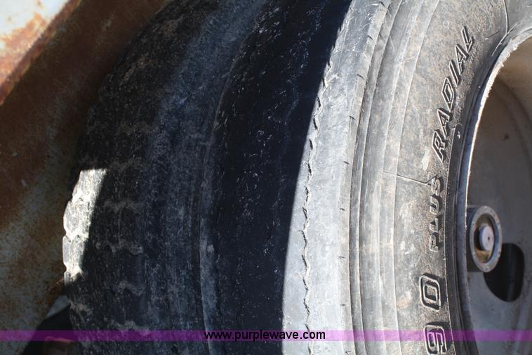 image for item A6553 1990 R-way 4021TA belly dump trailer