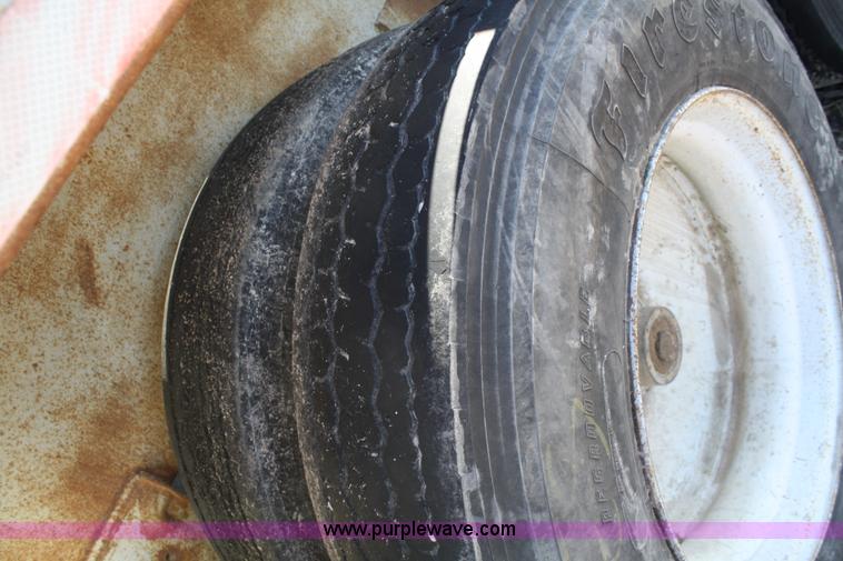 image for item A6553 1990 R-way 4021TA belly dump trailer