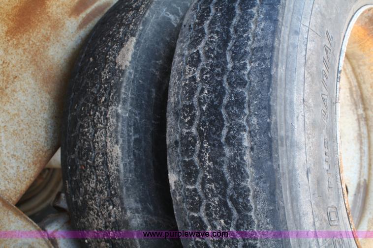 image for item A6553 1990 R-way 4021TA belly dump trailer