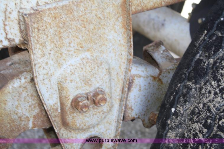 image for item A6553 1990 R-way 4021TA belly dump trailer