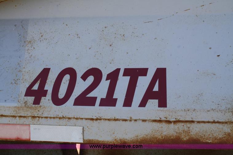 image for item A6553 1990 R-way 4021TA belly dump trailer