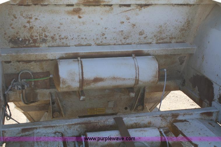 image for item A6553 1990 R-way 4021TA belly dump trailer