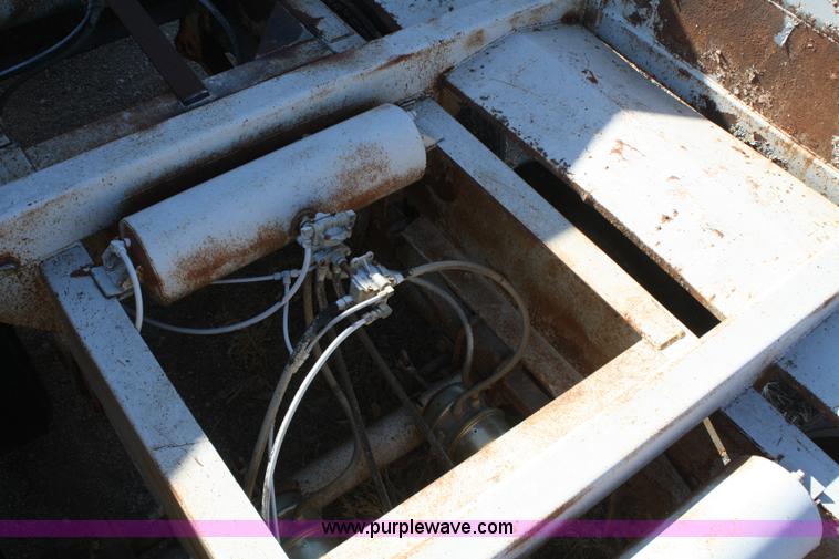 image for item A6553 1990 R-way 4021TA belly dump trailer