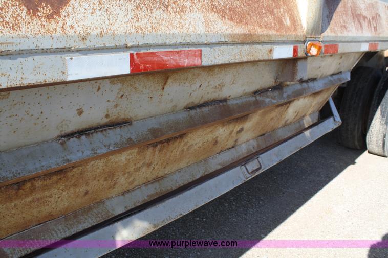 image for item A6553 1990 R-way 4021TA belly dump trailer