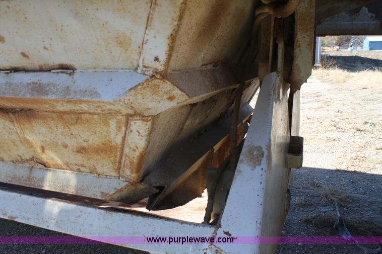 image for item A6553 1990 R-way 4021TA belly dump trailer