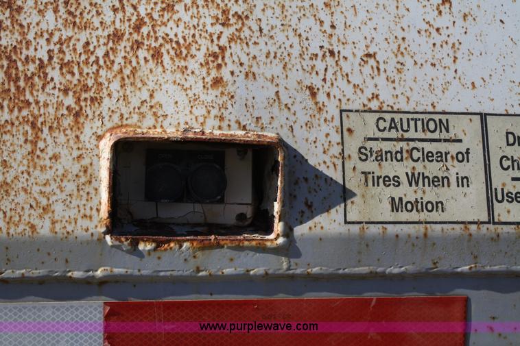 image for item A6553 1990 R-way 4021TA belly dump trailer