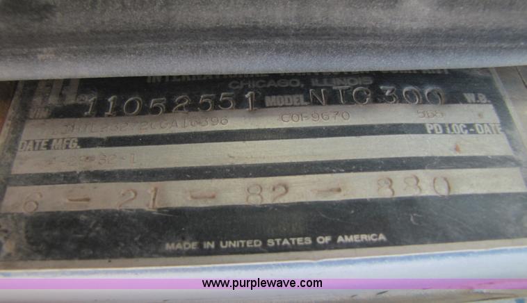 image for item B2120 1982 International COF9670 semi truck