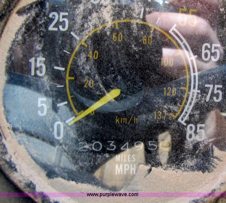 image for item B2120 1982 International COF9670 semi truck