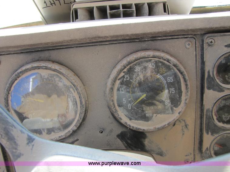 image for item B2120 1982 International COF9670 semi truck