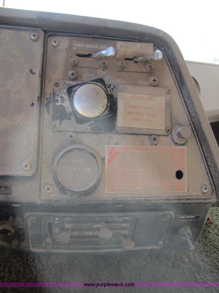 image for item B2120 1982 International COF9670 semi truck