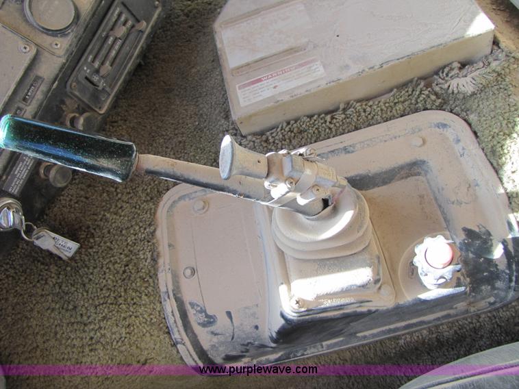 image for item B2120 1982 International COF9670 semi truck