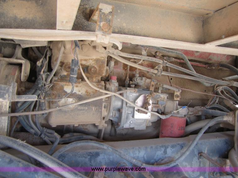 image for item B2120 1982 International COF9670 semi truck