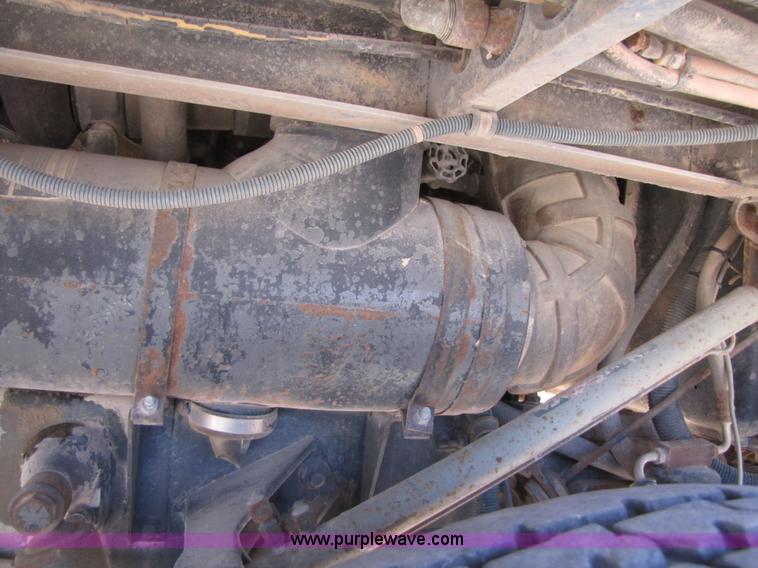 image for item B2120 1982 International COF9670 semi truck