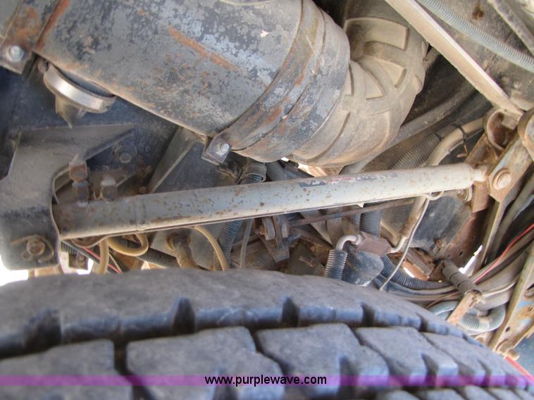 image for item B2120 1982 International COF9670 semi truck