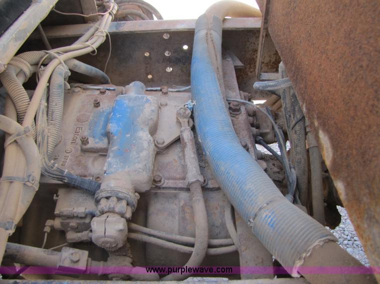 image for item B2120 1982 International COF9670 semi truck