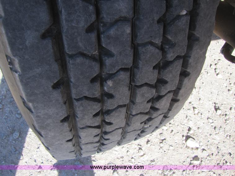 image for item B2120 1982 International COF9670 semi truck