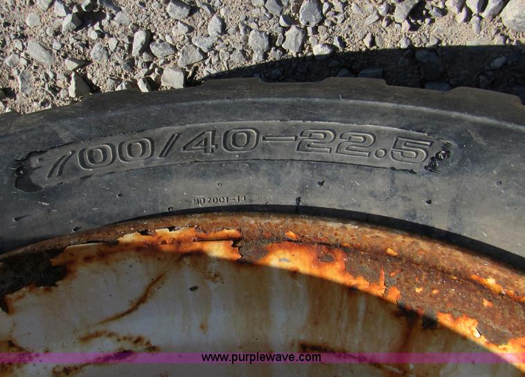 image for item B2120 1982 International COF9670 semi truck