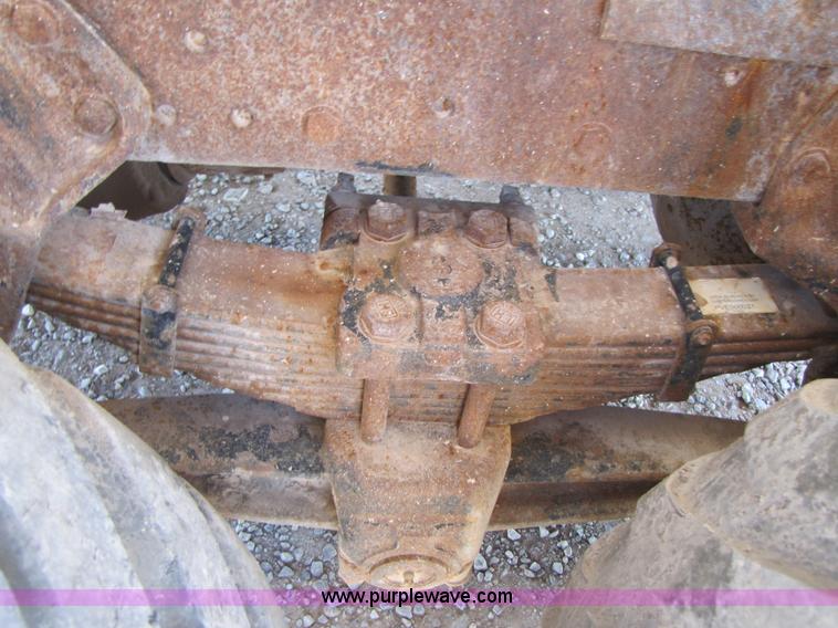 image for item B2120 1982 International COF9670 semi truck