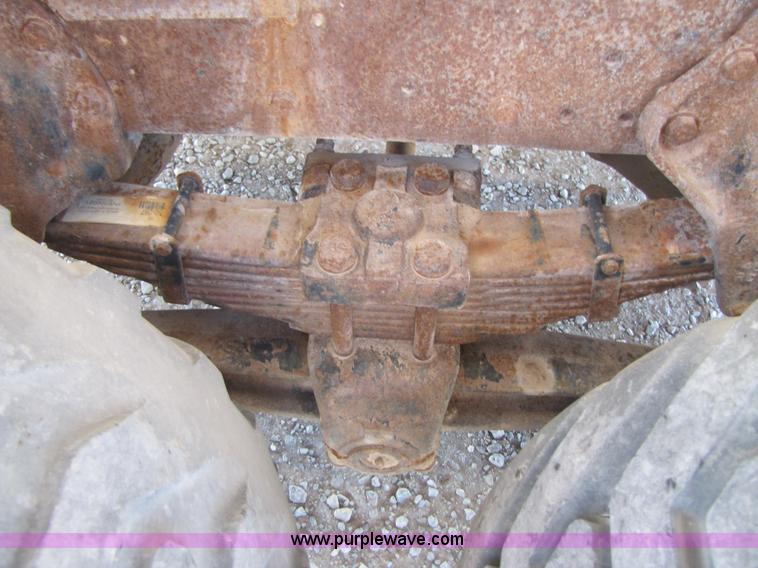 image for item B2120 1982 International COF9670 semi truck