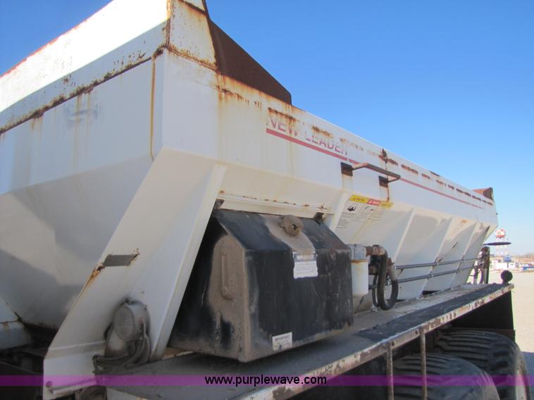 image for item B2120 1982 International COF9670 semi truck