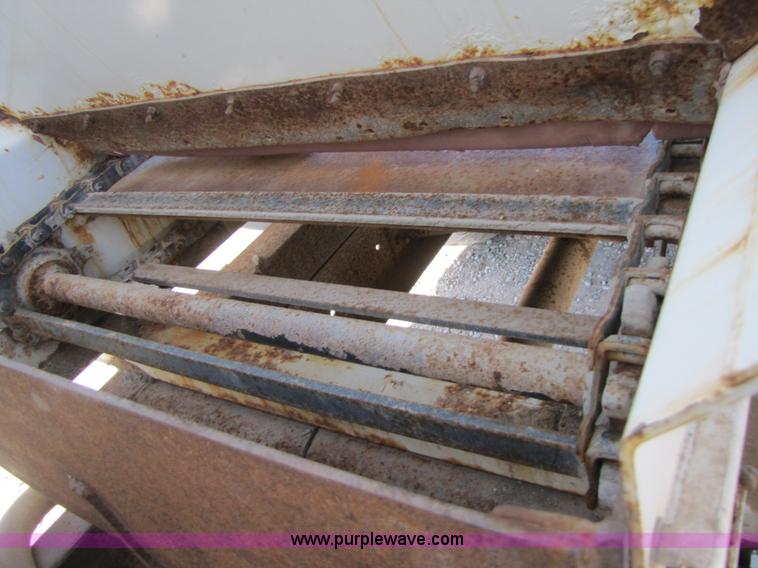 image for item B2120 1982 International COF9670 semi truck