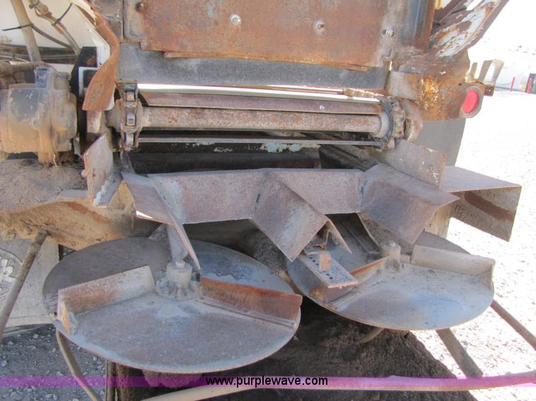 image for item B2120 1982 International COF9670 semi truck