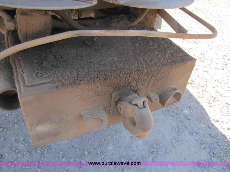 image for item B2120 1982 International COF9670 semi truck