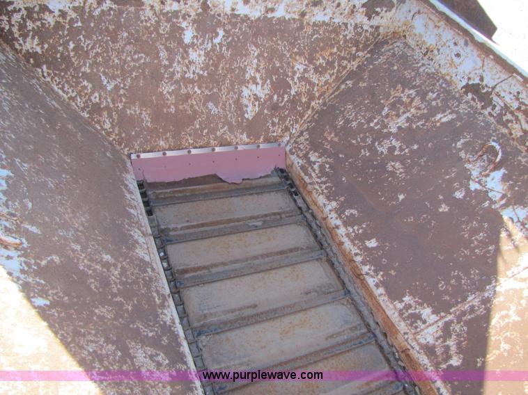 image for item B2120 1982 International COF9670 semi truck