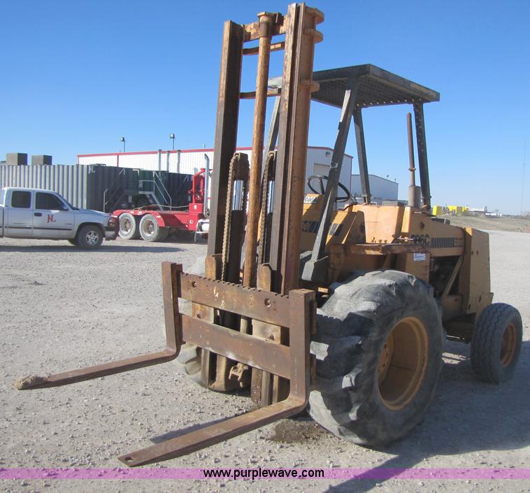 image for item B2121 Case 586C rough terrain forklift
