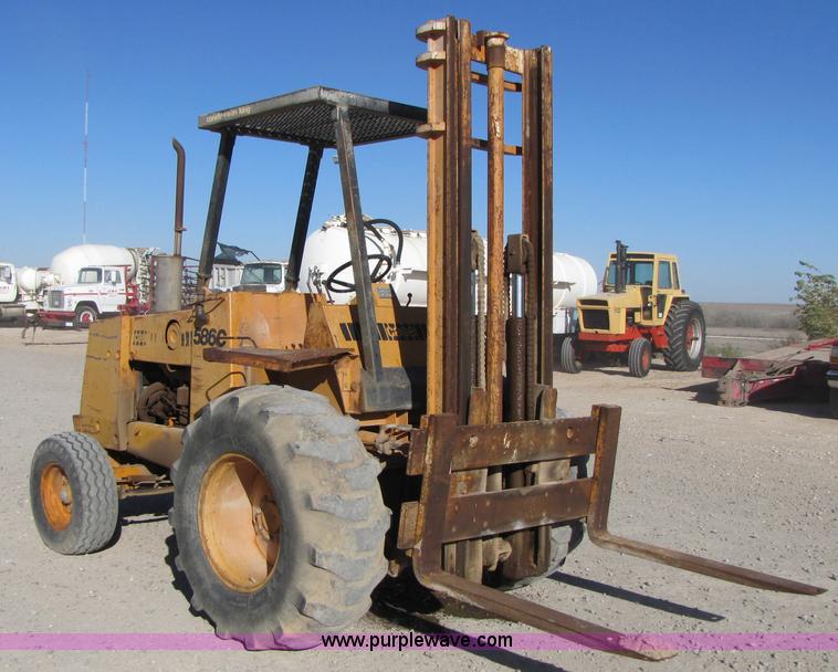 image for item B2121 Case 586C rough terrain forklift