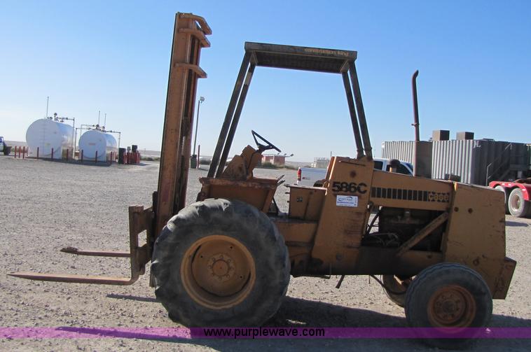 image for item B2121 Case 586C rough terrain forklift